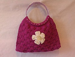 Handtasche - Pink / Weiß mit Blume und Perlen im Griff