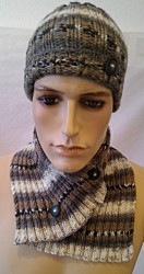 Mütze / Schal - Braun / Schwarz / Weiß mit Streifen und Knöpfe - Mädchen / Damen