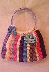 Handtasche - Bunt mit Blumen und Faden im Griff