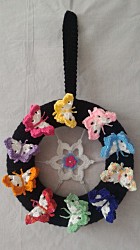 Türkranz - Schmetterlingstanz - Schwarz / Bunt mit Schmetterling und Blume