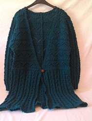 Jacke - Grün mit einem braunen Knopf - Größe 40 / 42 - Damen